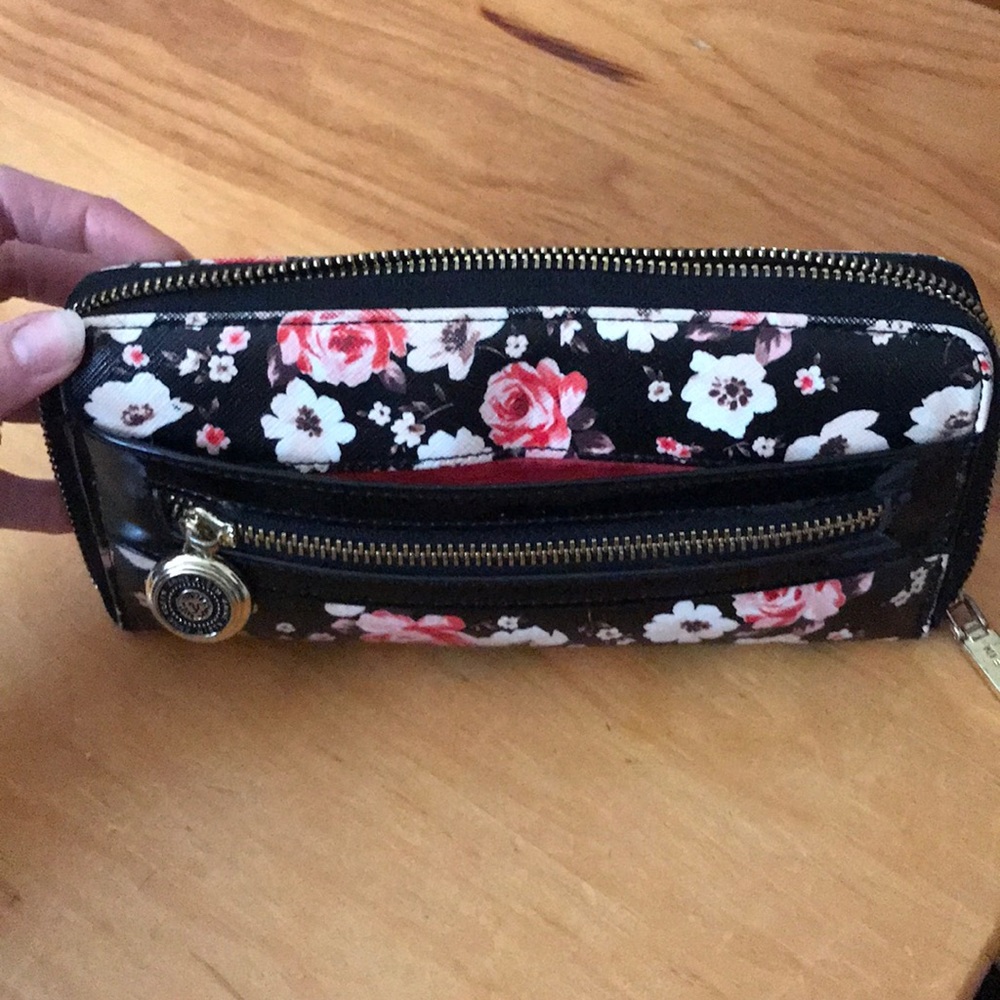 ANNE KLEIN floral black/gold wallet.